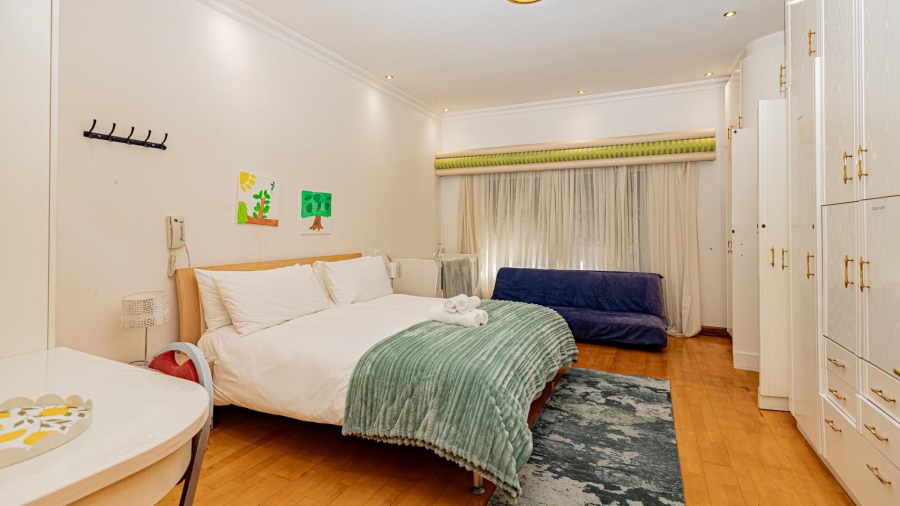 7 Bedroom Property for Sale in Plattekloof Western Cape